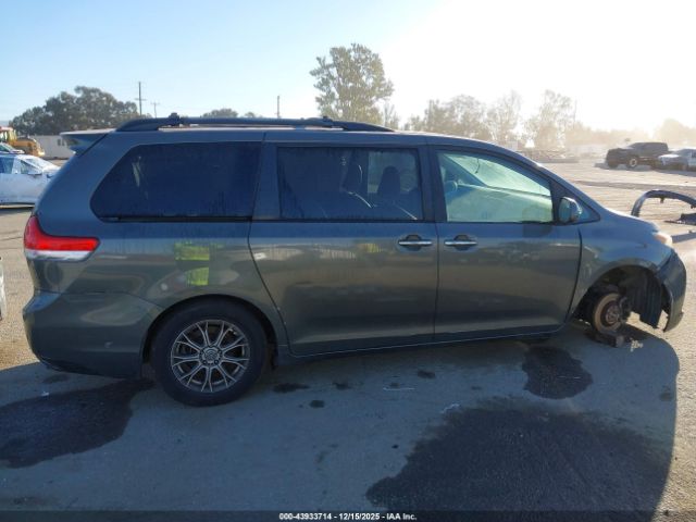 Toyota Sienna Xle V6 Image 9