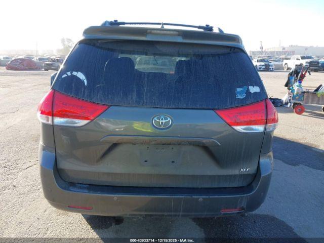 Toyota Sienna Xle V6 Image 14