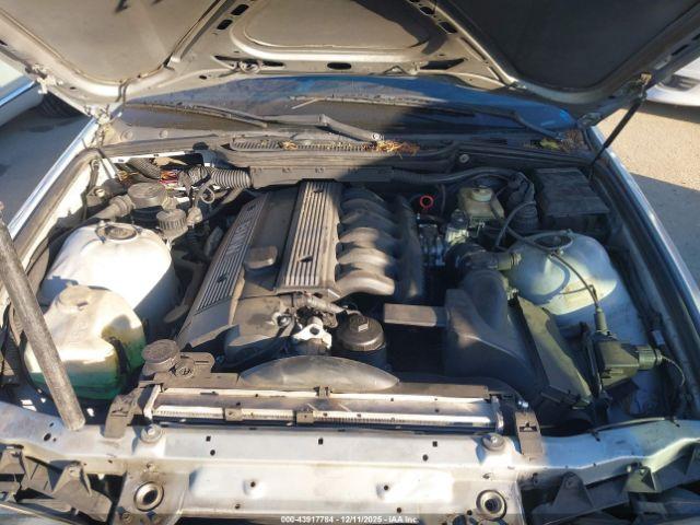 BMW 3 Series Image 11