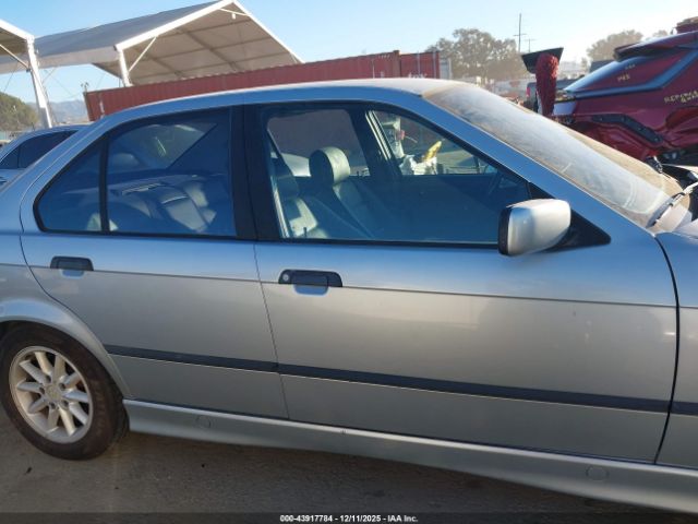 BMW 3 Series Image 10