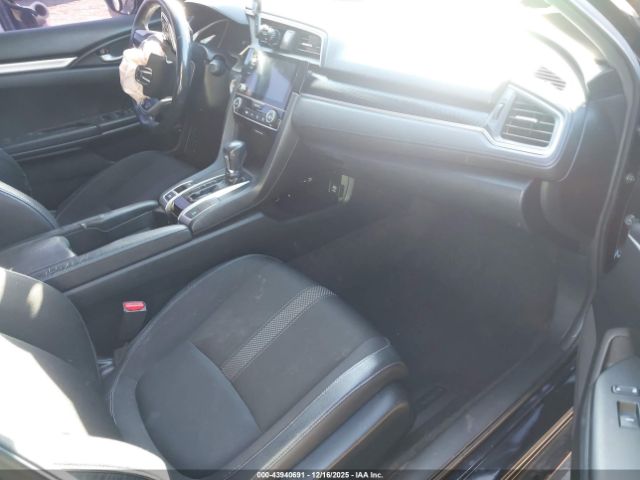 Honda Civic Sport Image 9