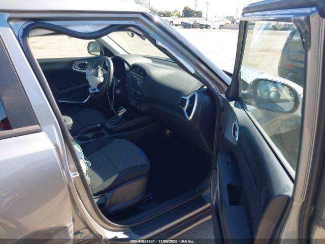 Kia Soul Lx Image 11