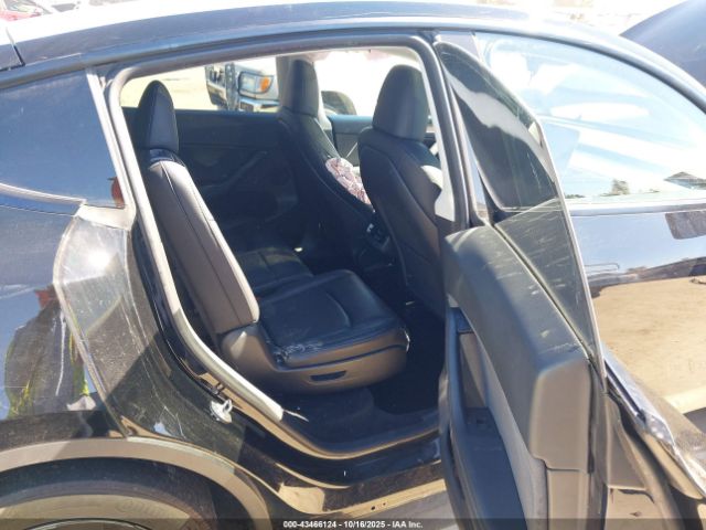 Tesla Model Y Long Range Dual Motor All-wheel Drive Image 6