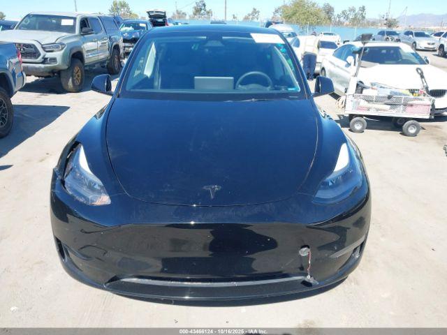 Tesla Model Y Long Range Dual Motor All-wheel Drive Image 10
