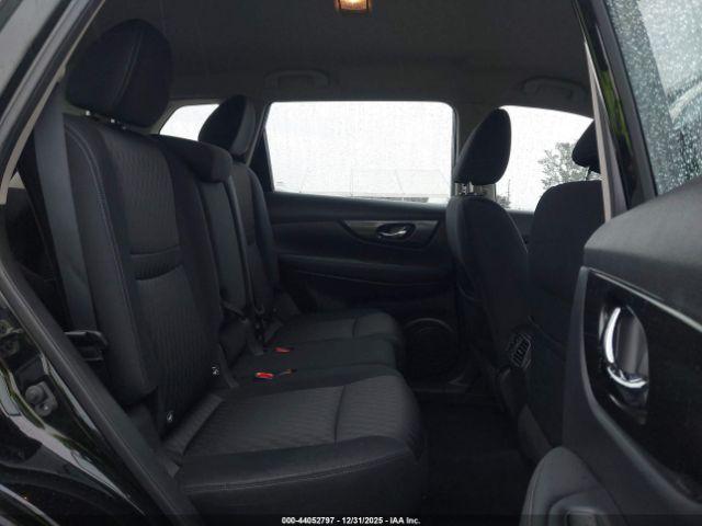 Nissan Rogue S Image 7