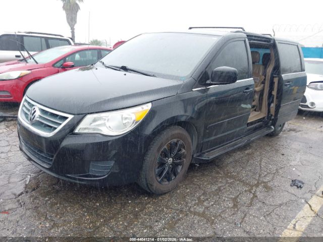 Volkswagen Routan Se Image 2
