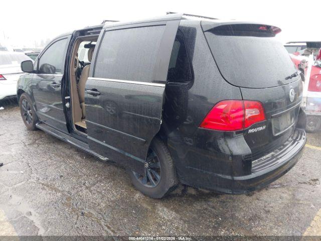 Volkswagen Routan Se Image 7