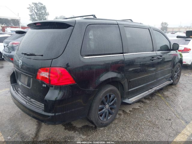 Volkswagen Routan Se Image 11