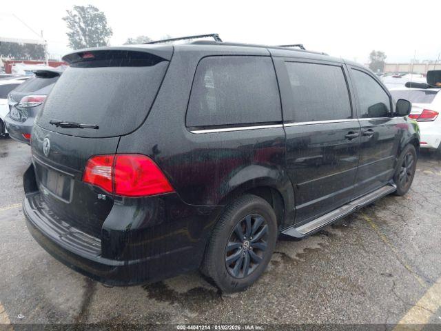 Volkswagen Routan Se Image 11