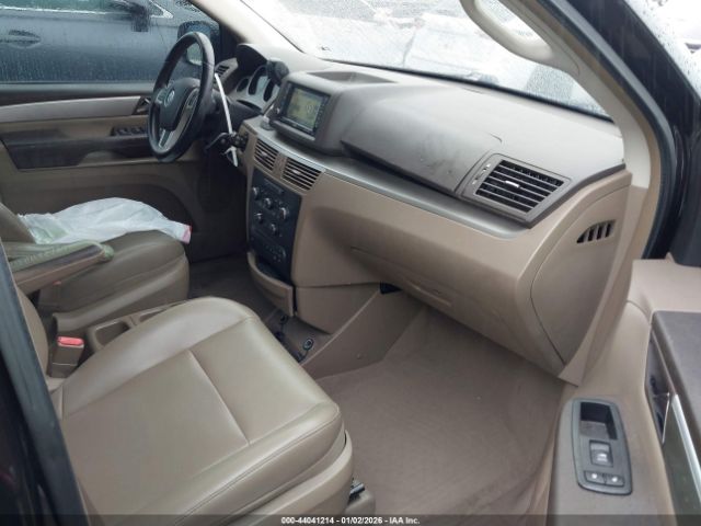 Volkswagen Routan Se Image 3