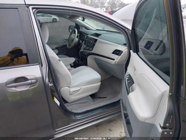 Toyota Sienna Le V6 Image 5