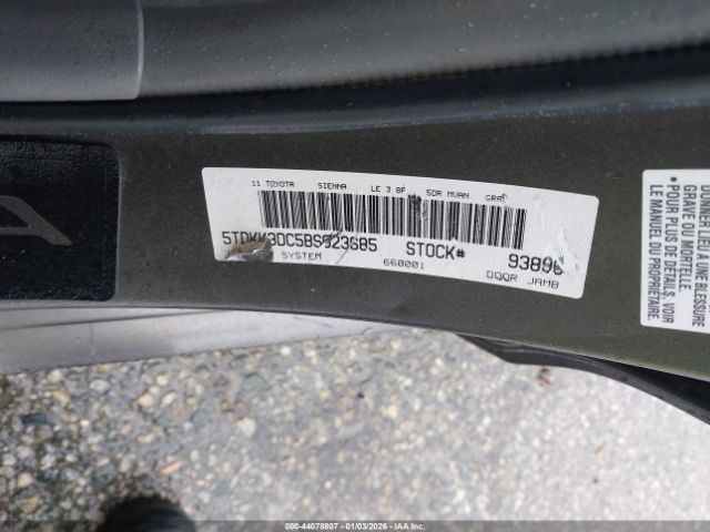 Toyota Sienna Le V6 Image 14