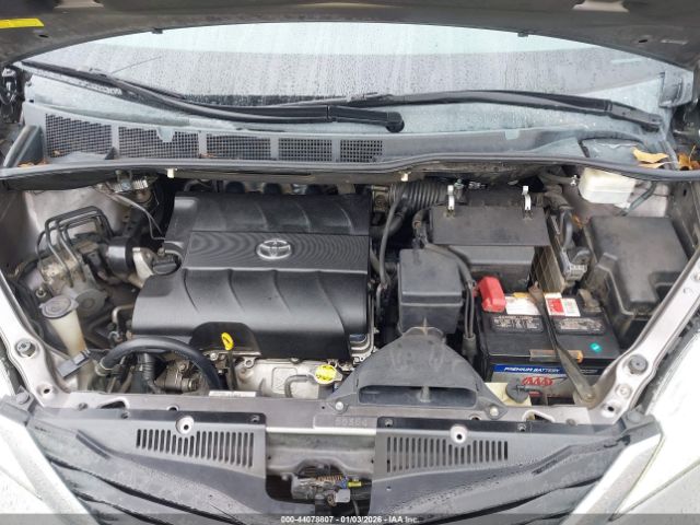 Toyota Sienna Le V6 Image 10