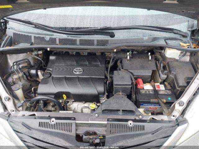 Toyota Sienna Le V6 Image 10