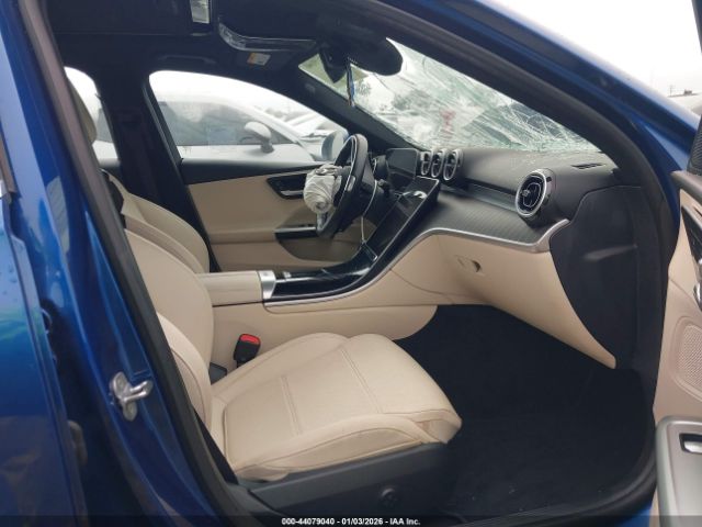 Mercedes-Benz C-Class Image 4