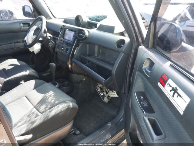 Scion xB Image 9