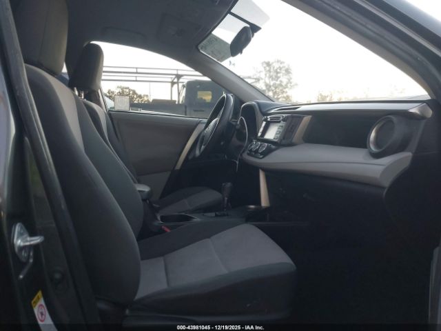 Toyota RAV4 Le Image 3