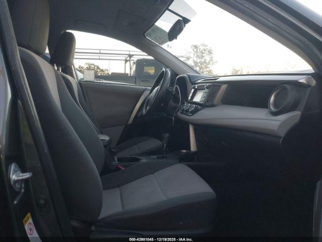 Toyota RAV4 Le Image 3