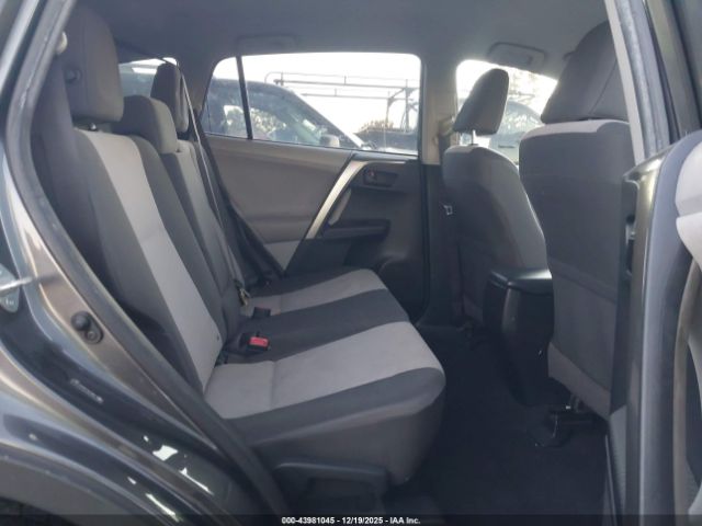 Toyota RAV4 Le Image 6