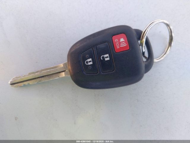 Toyota RAV4 Le Image 8