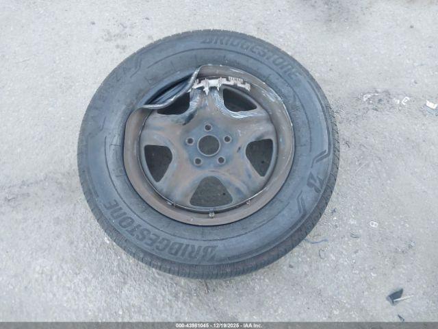 Toyota RAV4 Le Image 10