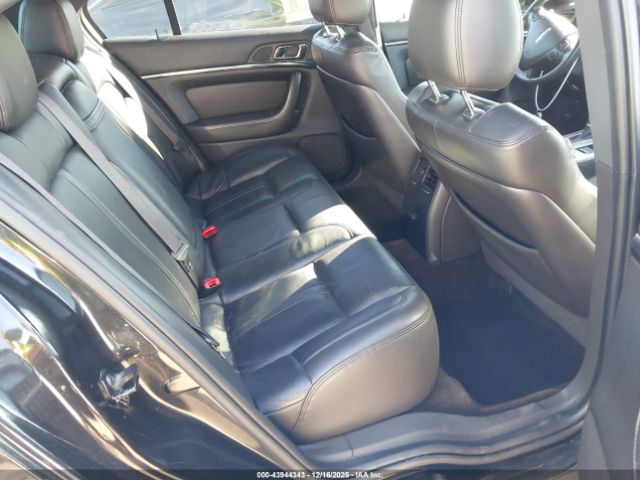 Lincoln MKS Image 17