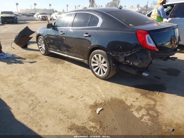 Lincoln MKS Image 13
