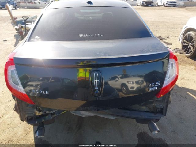 Lincoln MKS Image 15