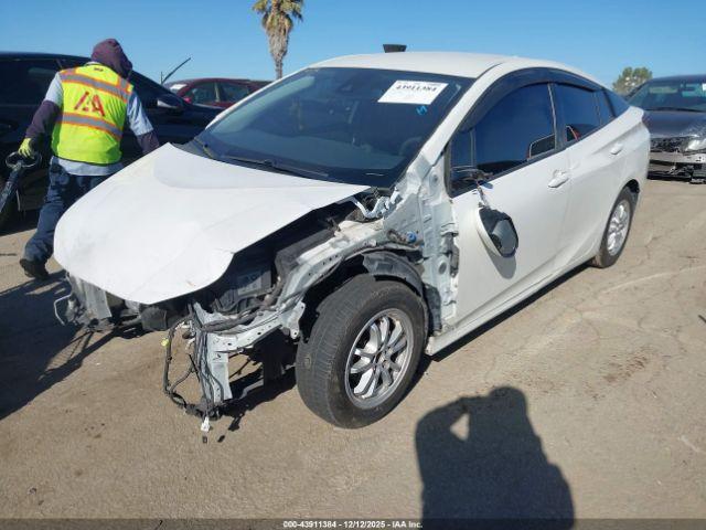 Toyota Prius Le Image 8