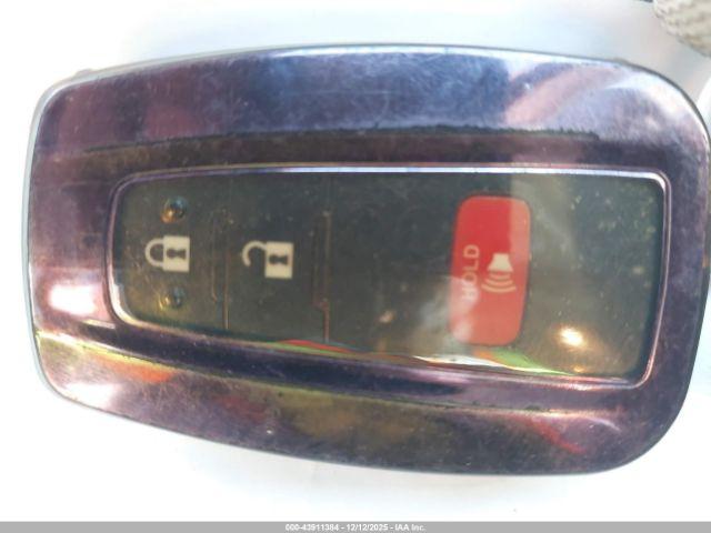 Toyota Prius Le Image 9