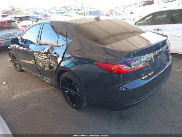 Toyota Camry Le Image 2