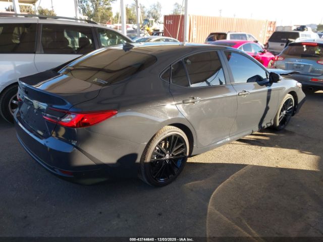 Toyota Camry Le Image 3