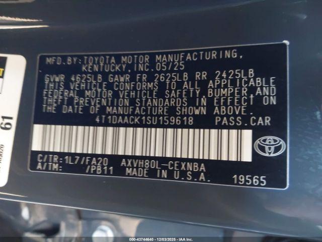 Toyota Camry Le Image 4