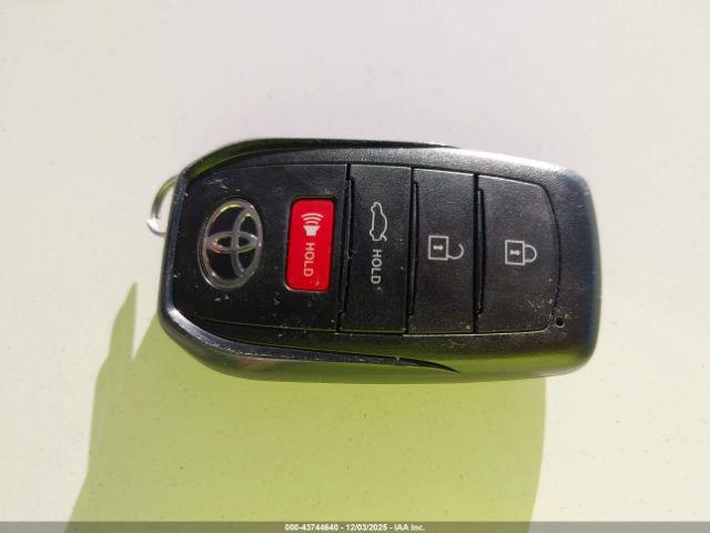 Toyota Camry Le Image 7