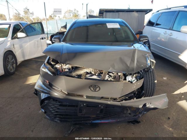 Toyota Camry Le Image 5