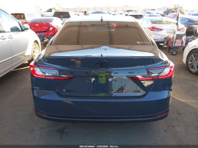 Toyota Camry Le Image 13