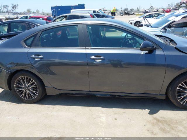 Kia Forte Gt-line Image 8