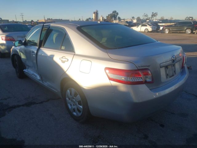 Toyota Camry Le Image 5
