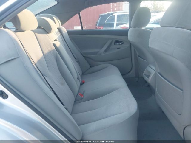 Toyota Camry Le Image 14