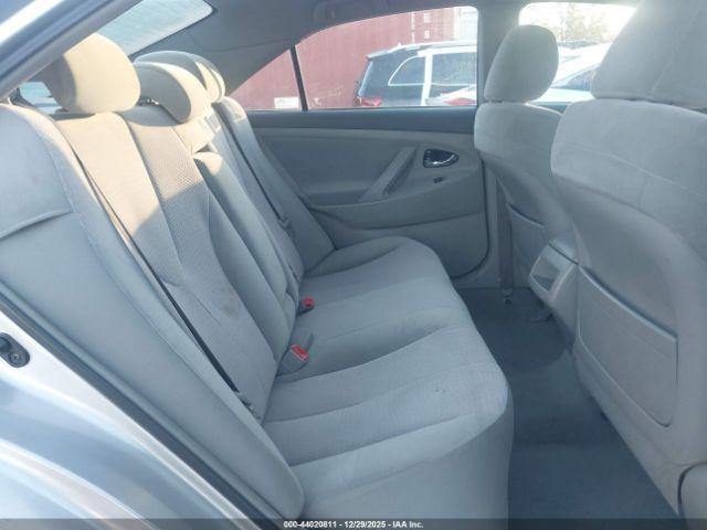 Toyota Camry Le Image 14