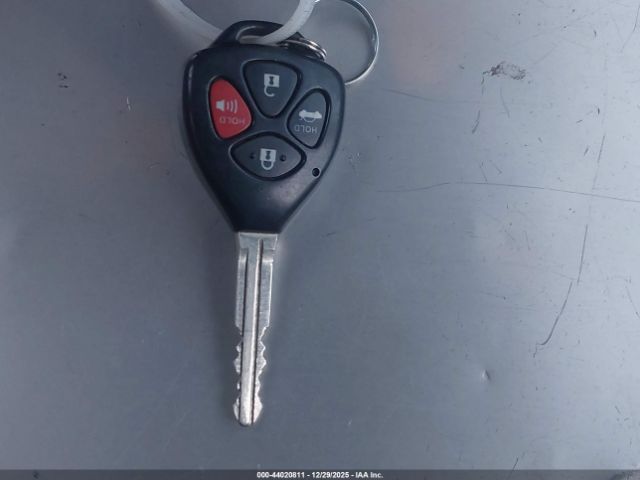 Toyota Camry Le Image 16