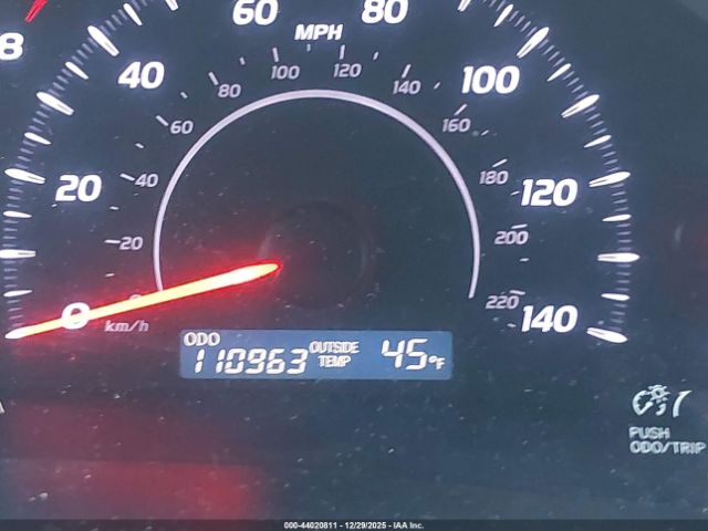 Toyota Camry Le Image 10