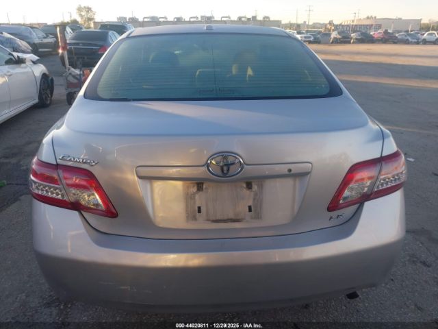 Toyota Camry Le Image 9