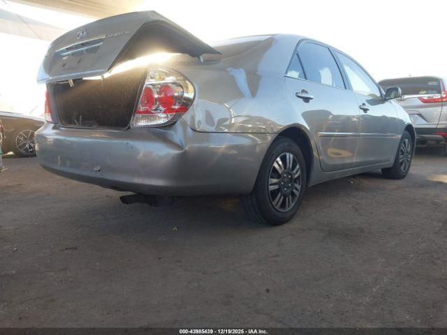 Toyota Camry Le Image 6