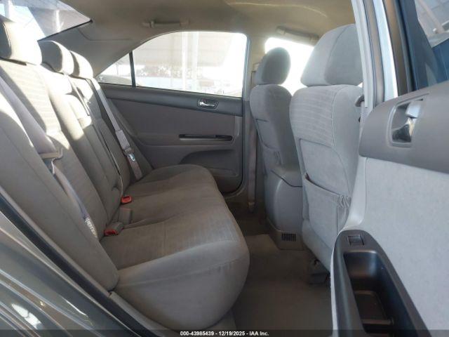 Toyota Camry Le Image 8