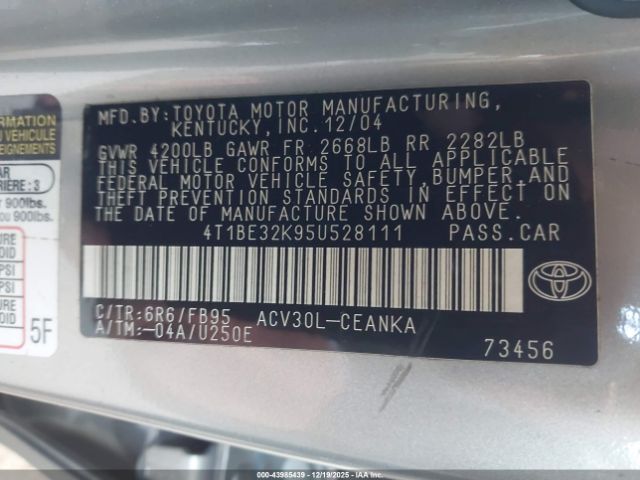 Toyota Camry Le Image 10