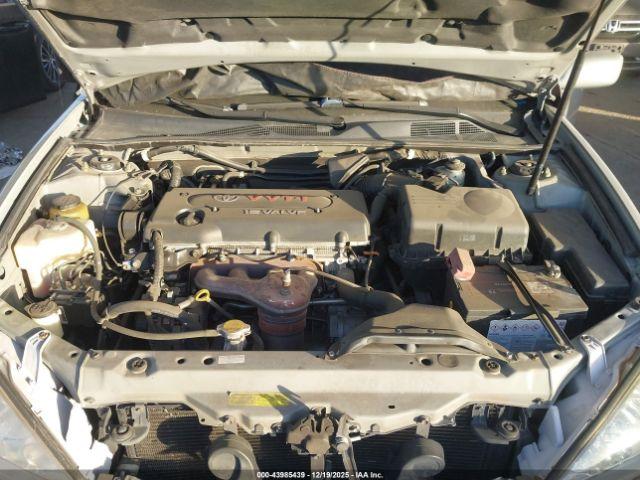 Toyota Camry Le Image 13