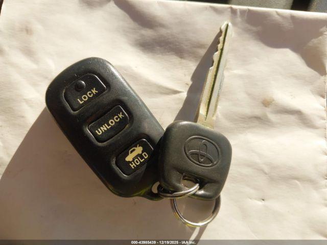 Toyota Camry Le Image 12