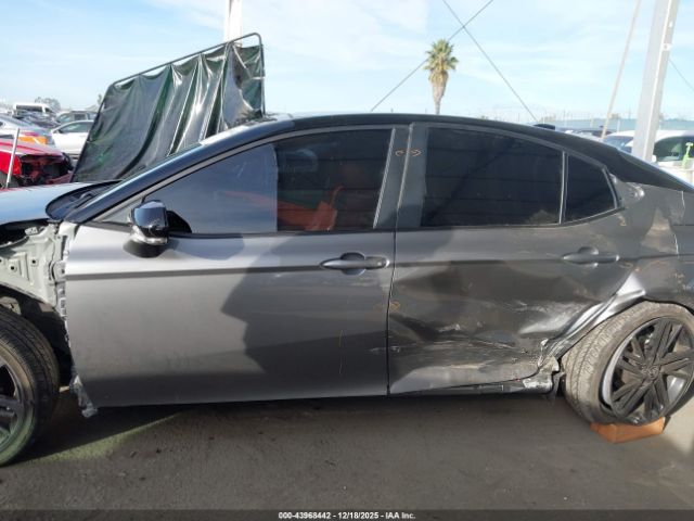 Toyota Camry Xse Image 3