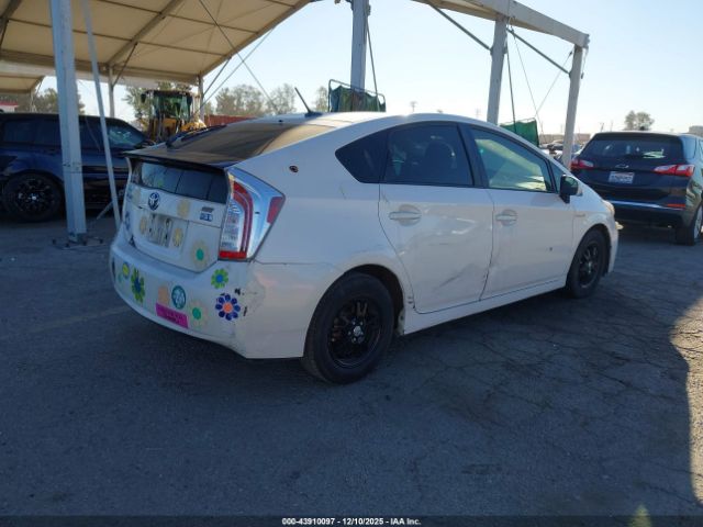 Toyota Prius Three Image 11